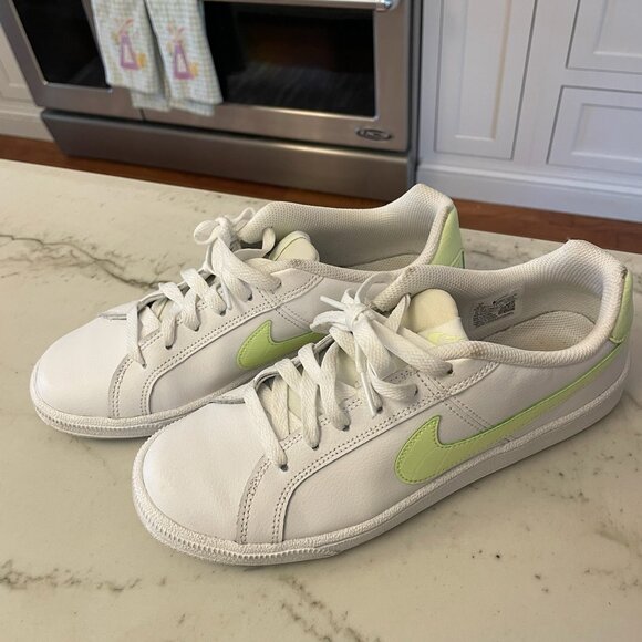Nike womens casual sneaker - Picture 1 of 2